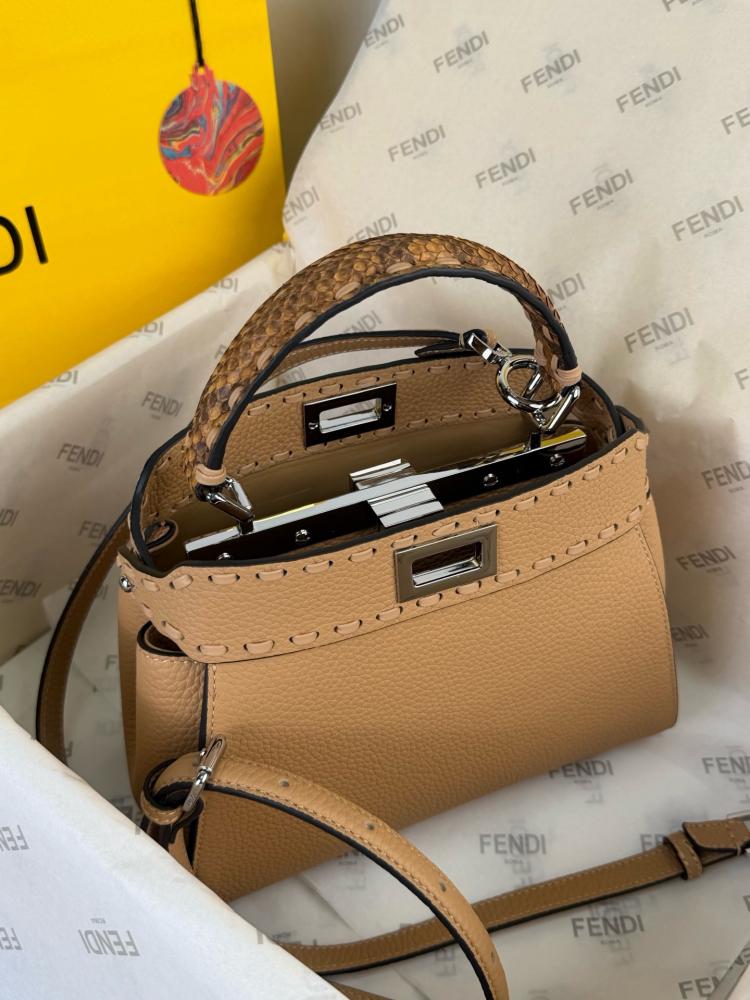 فندي peekaboo