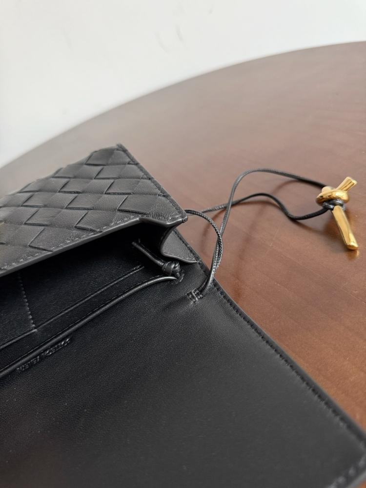 بوتيغا Andiamo Pouch مع ستراب