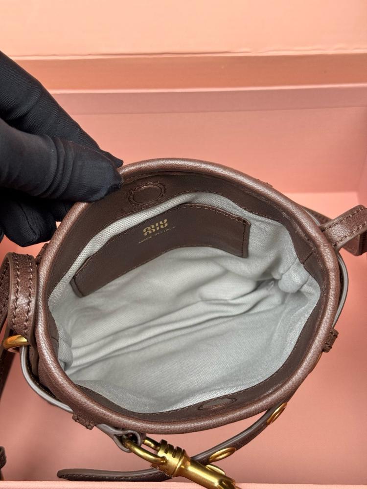 ميو ميو pouch
