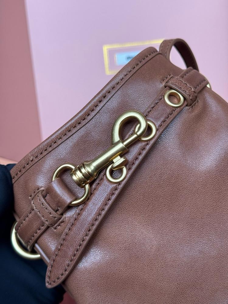 ميو ميو pouch