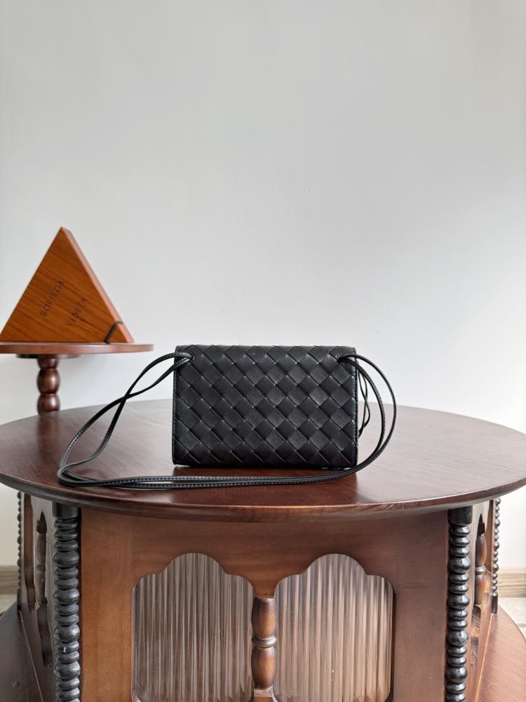 بوتيغا Andiamo Pouch مع ستراب