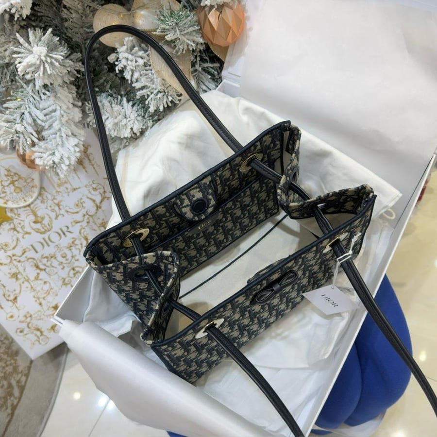 ديور tote bag