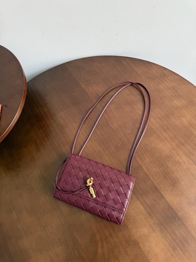 بوتيغا Andiamo Pouch مع ستراب