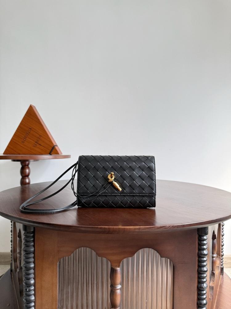 بوتيغا Andiamo Pouch مع ستراب