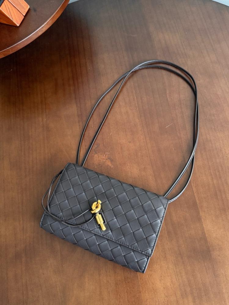 بوتيغا Andiamo Pouch مع ستراب