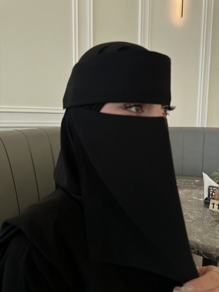 عرض ٤ نقاب مبطن حرير (طبقه) بمشبك الذكي