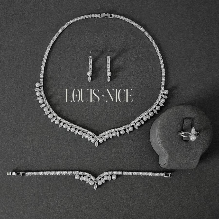 Silver zircon set