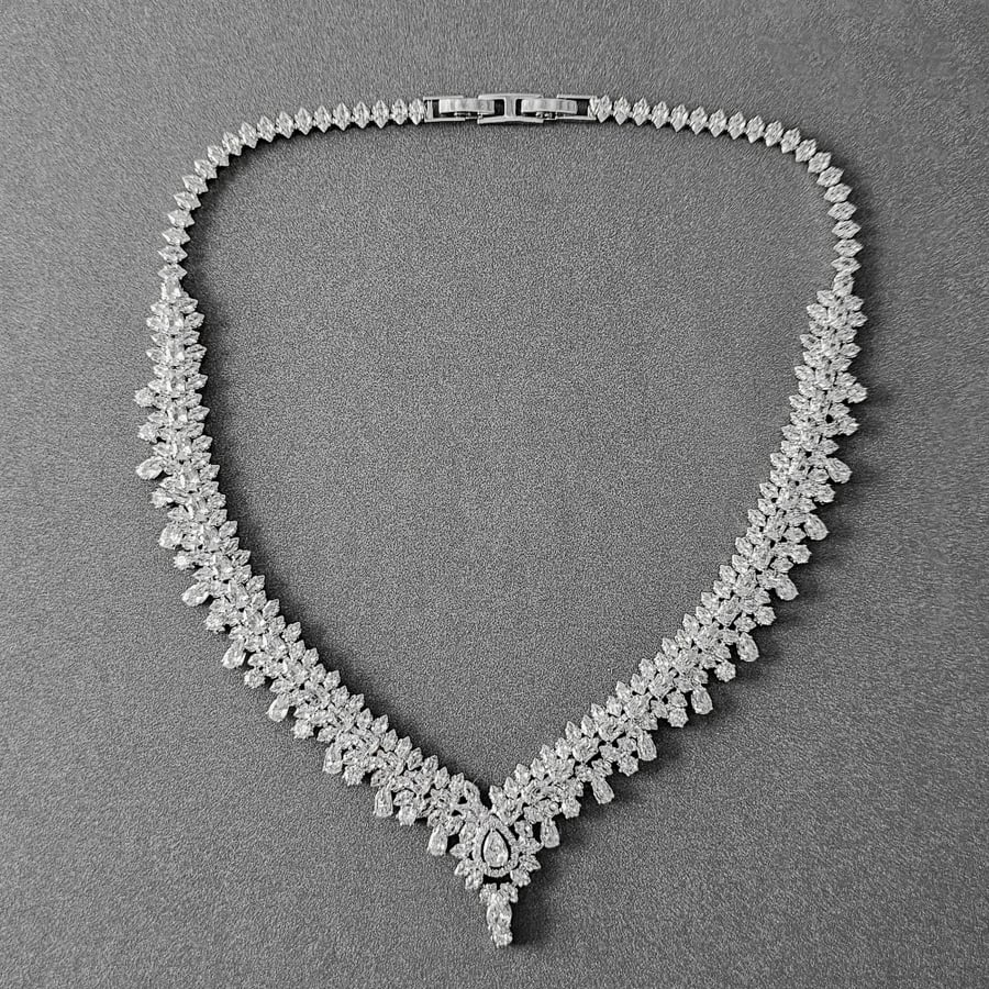 طقم زركون فضي