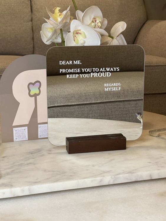 Mirror with stand - Dear me