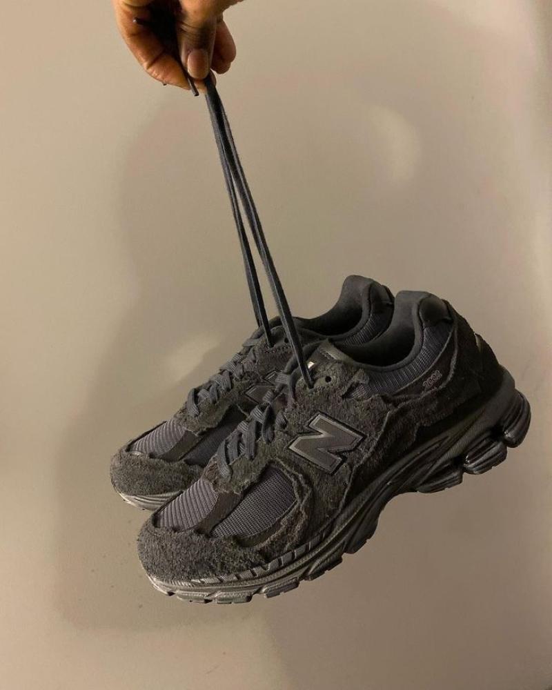 NEW BALANCE 2002R BLACK