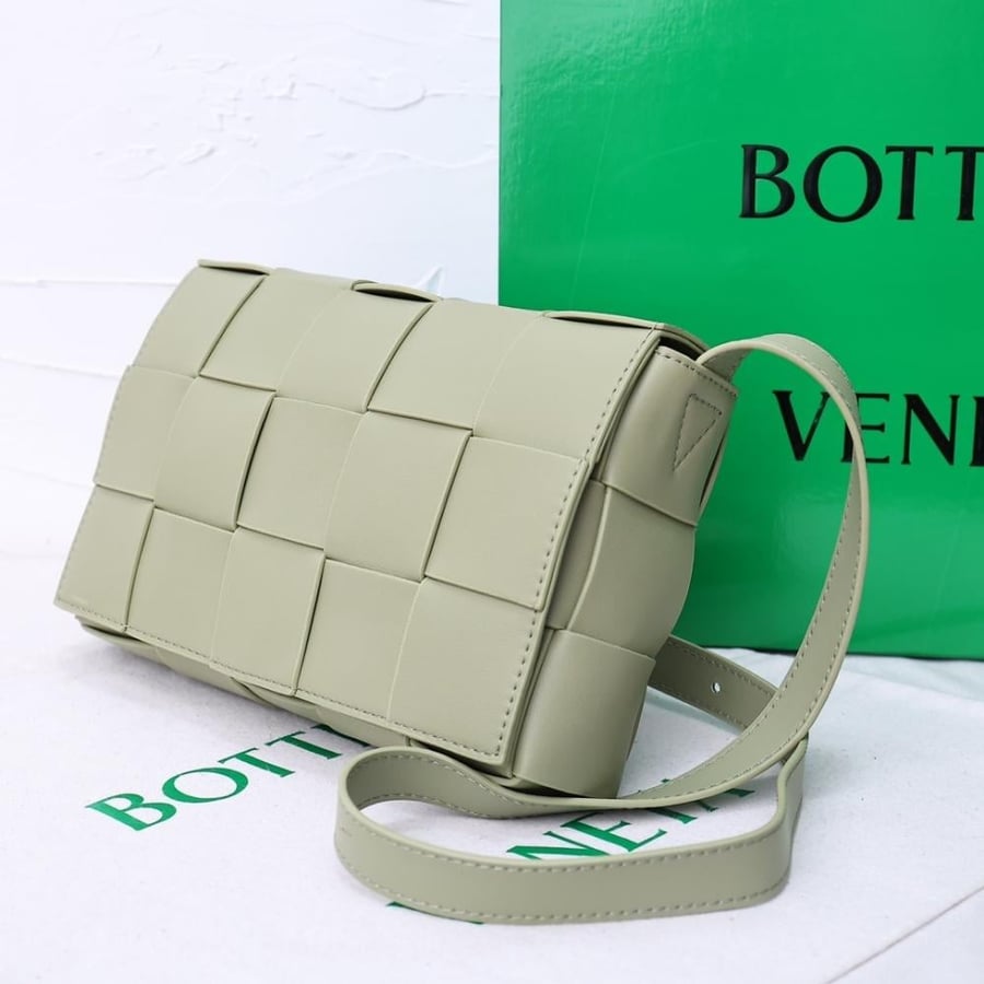 Bottega Veneta Cassette 15-Pint Intrecciato Bag 23cm