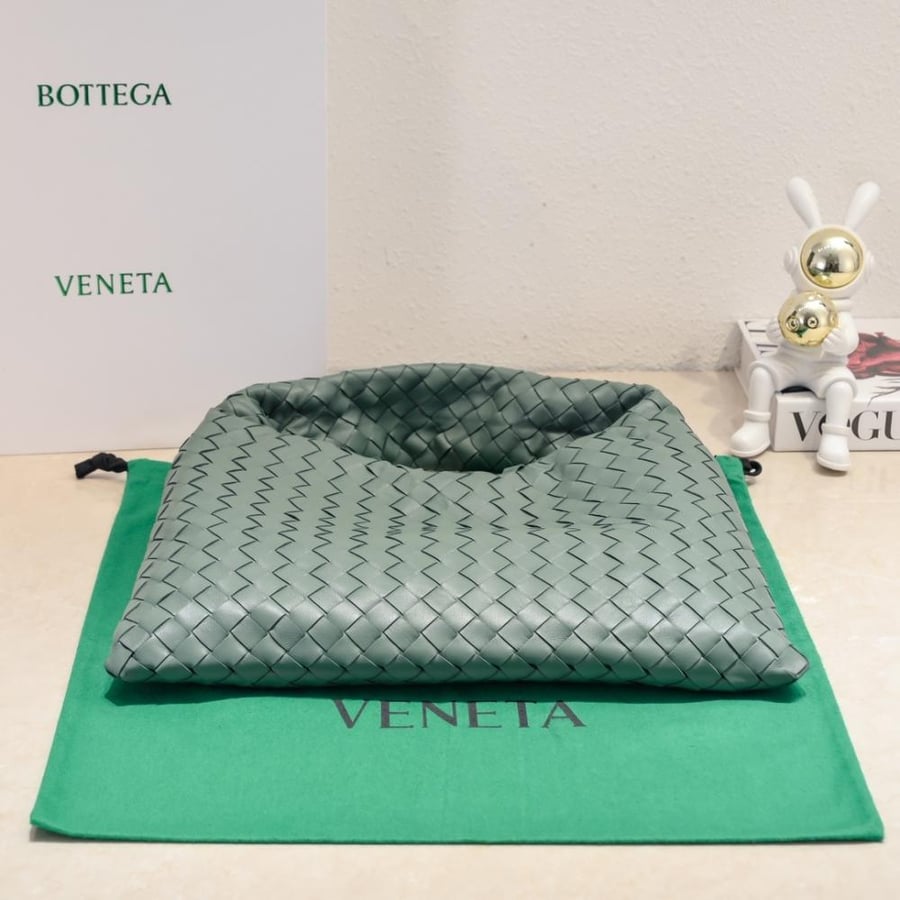 New BV Small Hop Bag 41cm (Leather)