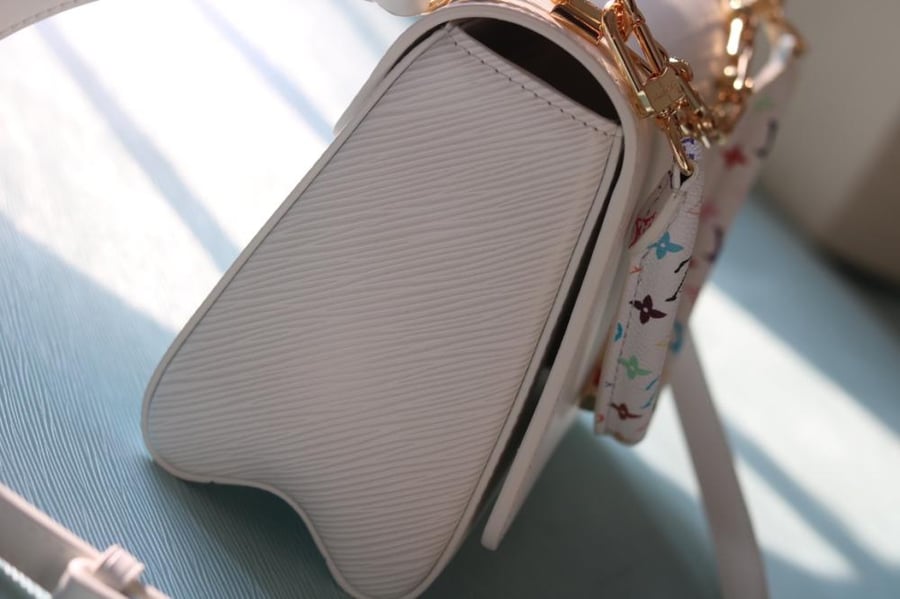 LV Twist Monogram Handle 23cm