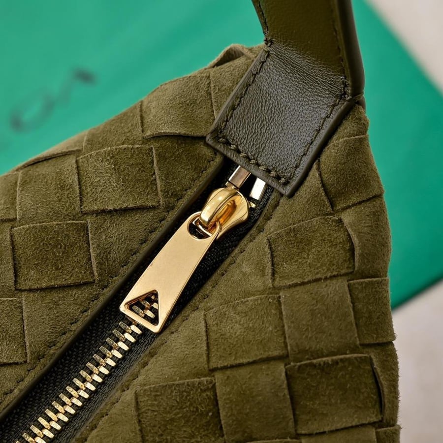 BV Wallace Shoulder Bag 22cm