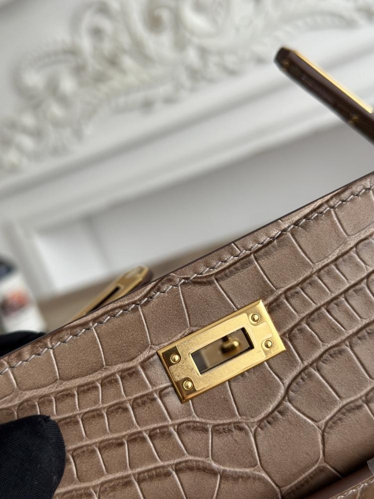 Hermes Kelly Mini Pochette 22cm - Etoupe / Gold Hardware
