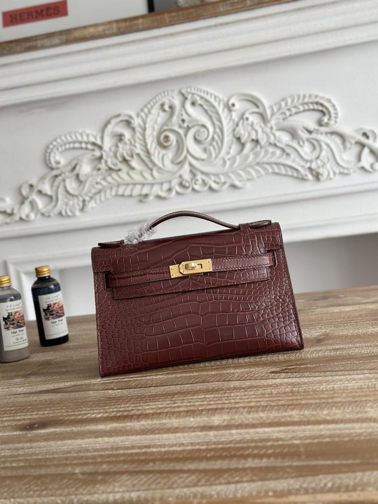 Hermes Kelly Mini Pochette 22cm - Burgundy / Gold Hardware