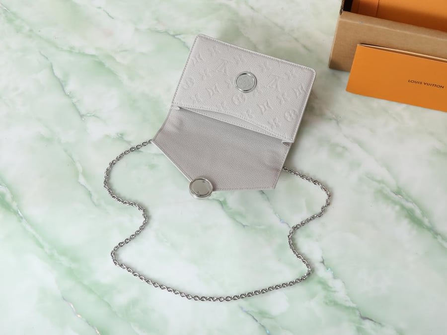 LV Chain Bag - 19.513.56.5cm