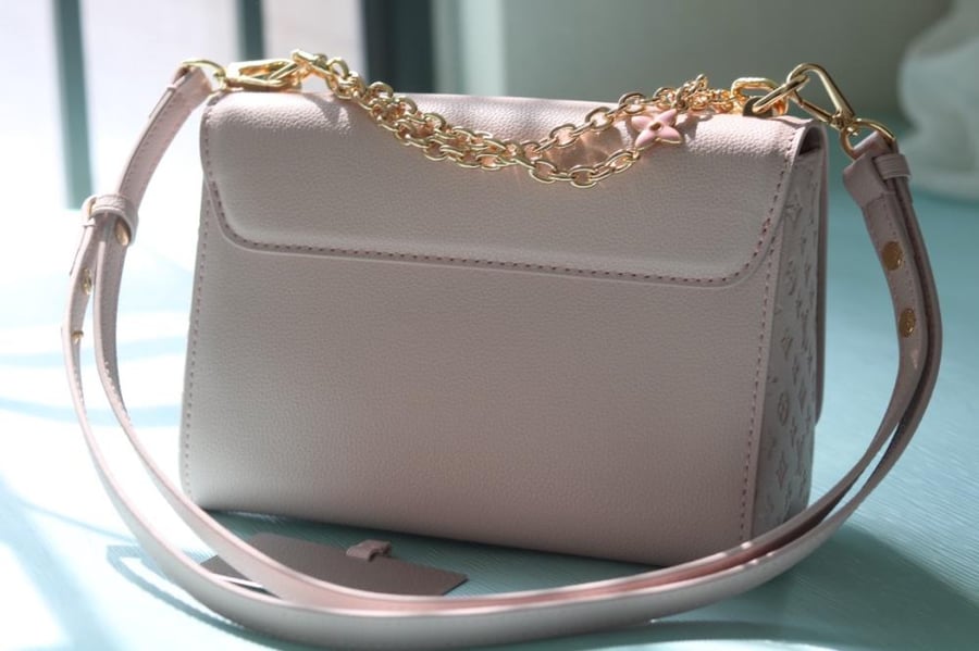 LV Twist Monogram Empreinte 23cm