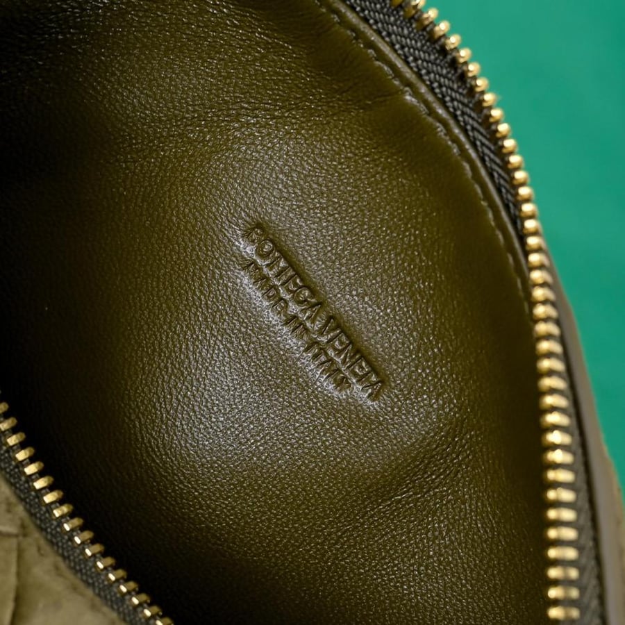 BV Wallace Shoulder Bag 22cm