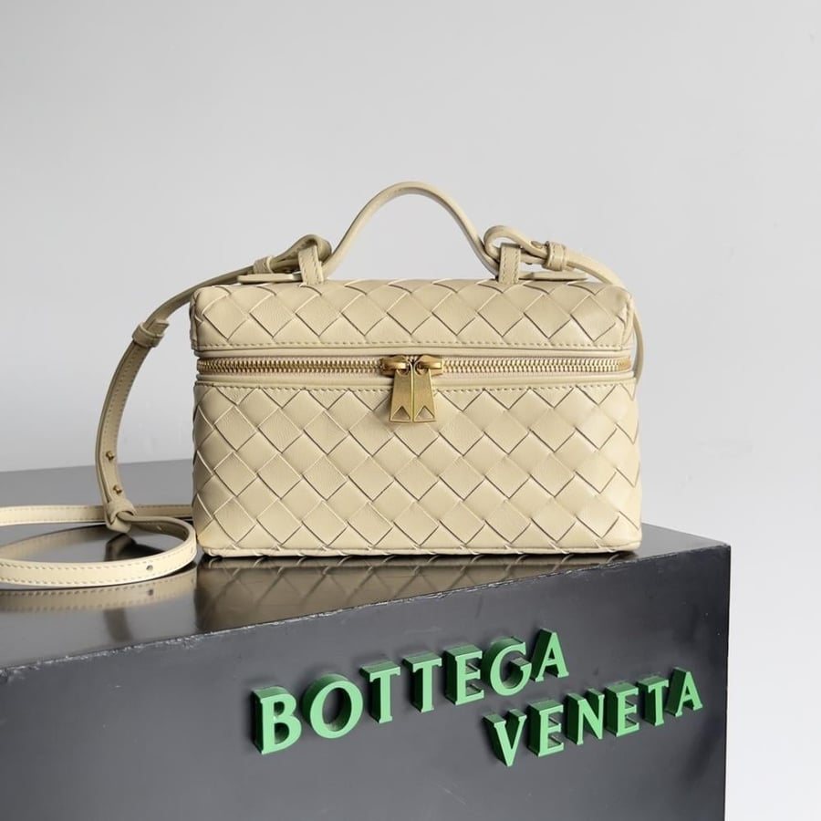 BV Vanity Case Bag 22cm