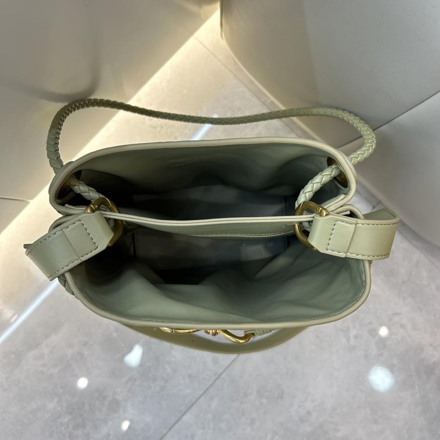 Bottega Veneta Andiamo New Bucket Bag 21cm
