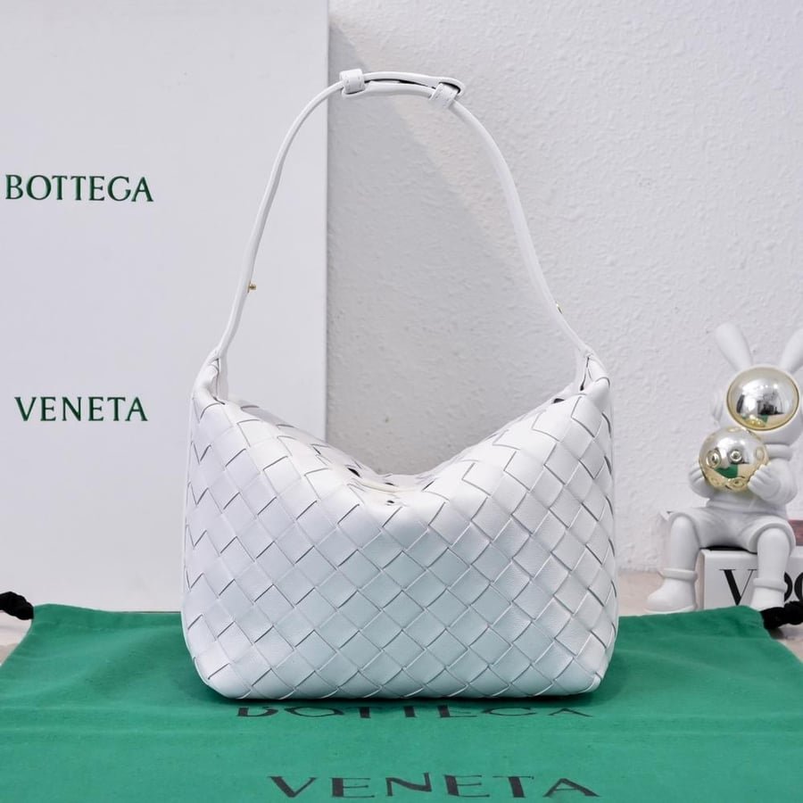 BV Wallace Shoulder Bag 22cm