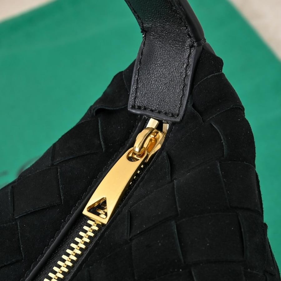 BV Wallace Shoulder Bag 22cm