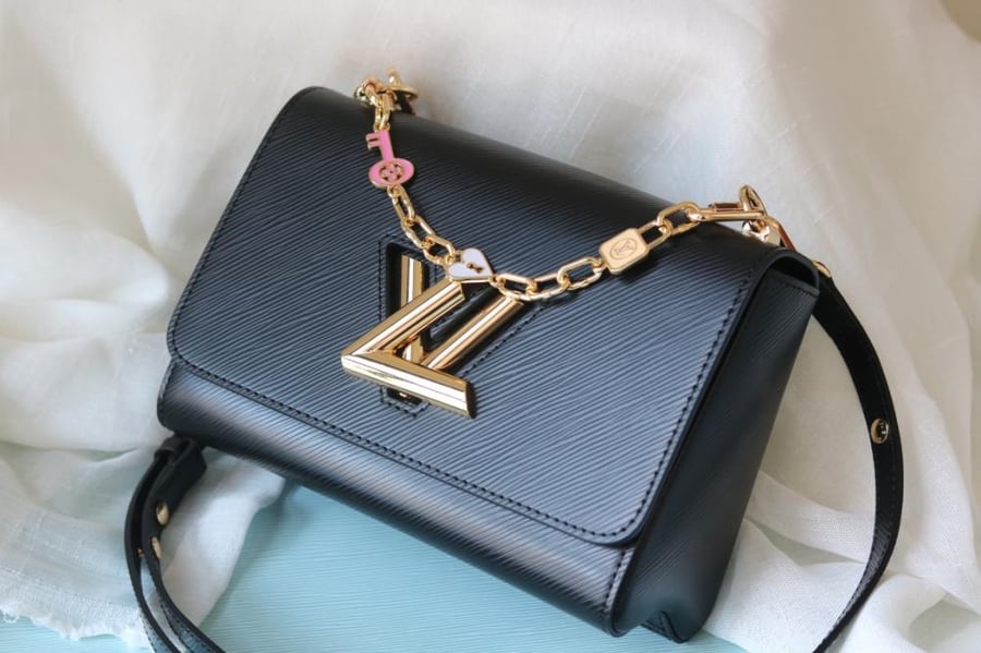 LV Twist Charms Chain 23cm