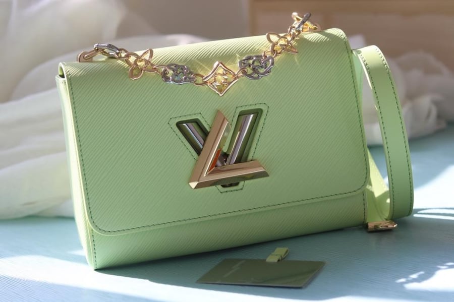 LV Twist Monogram Chain 23cm