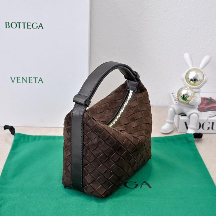BV Wallace Shoulder Bag 22cm