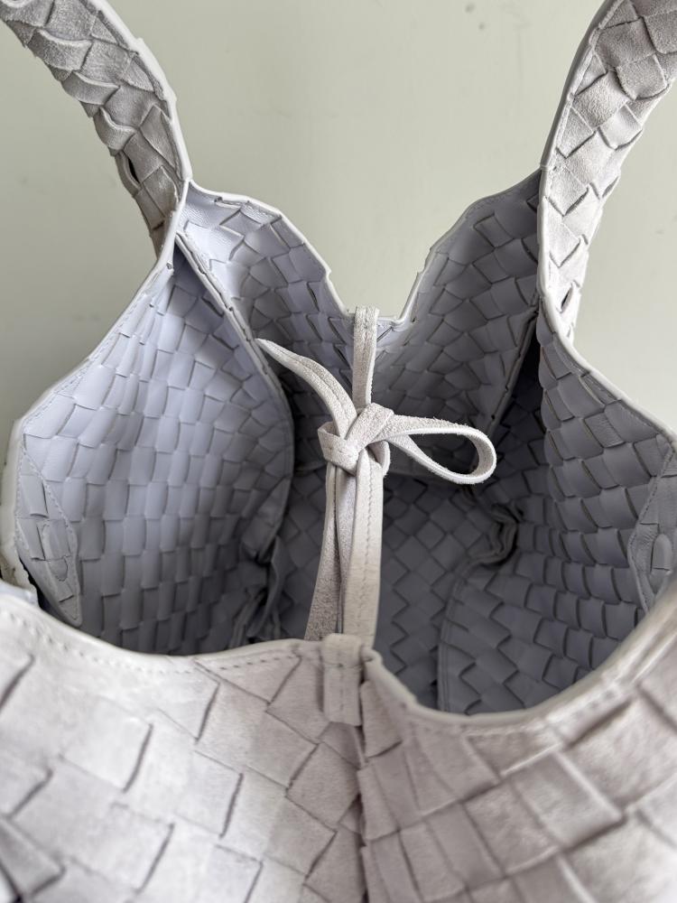 BV Campana Shoulder Bag 33cm