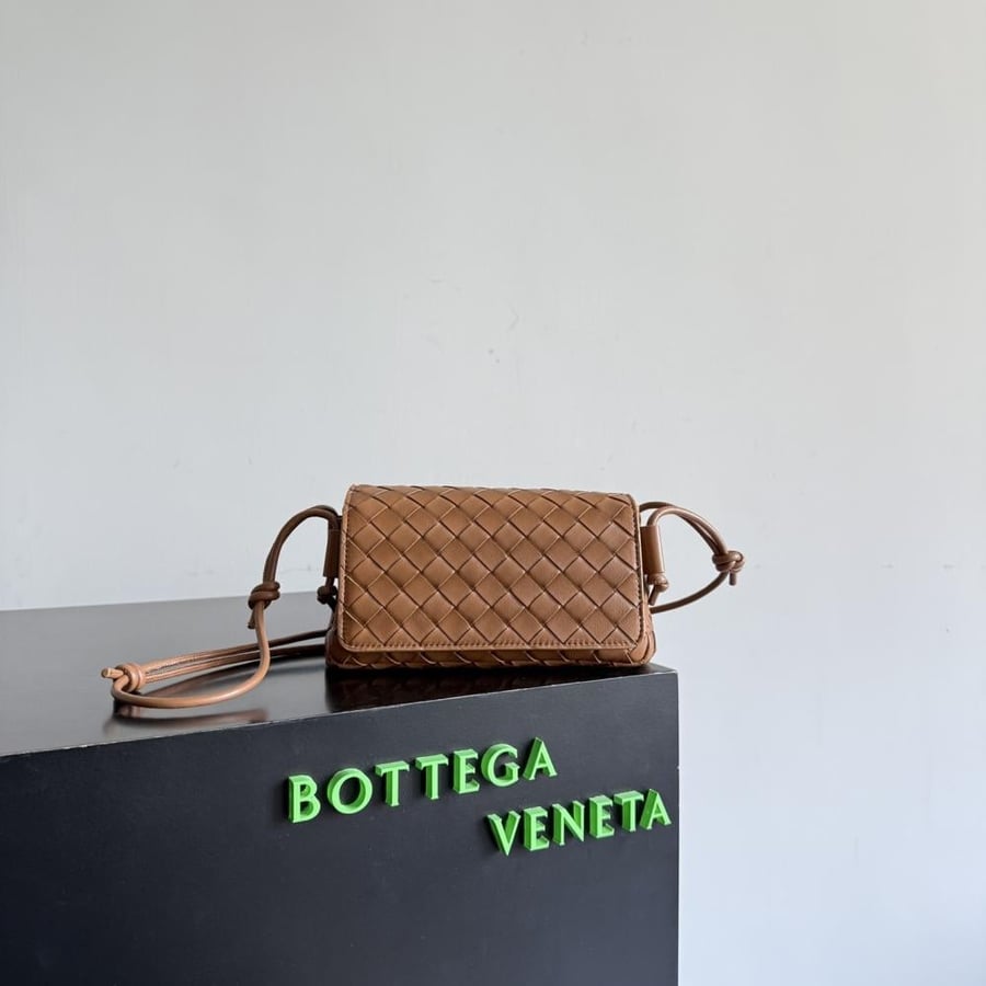 BV Dustbag Shoulder Bag (Suede) 32cm