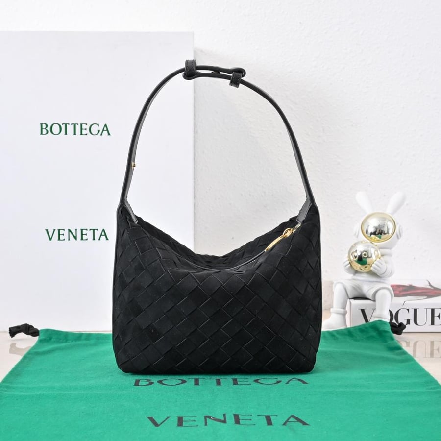 BV Wallace Shoulder Bag 22cm