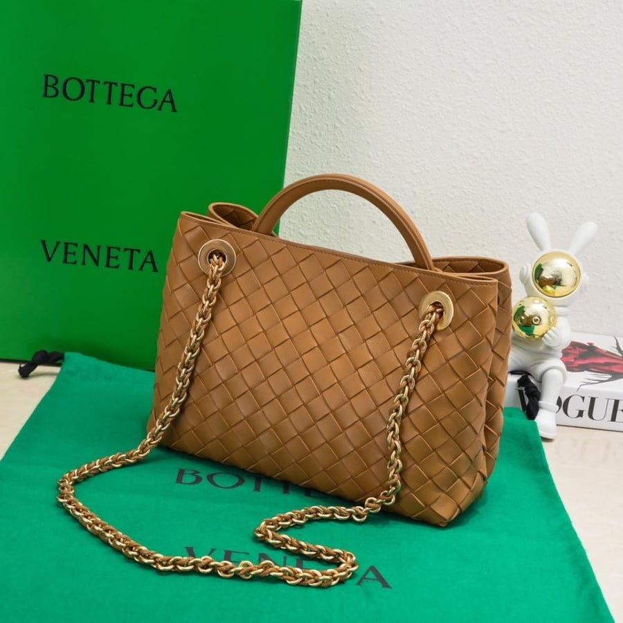 BV Small Andiamo Chain Bag 25cm
