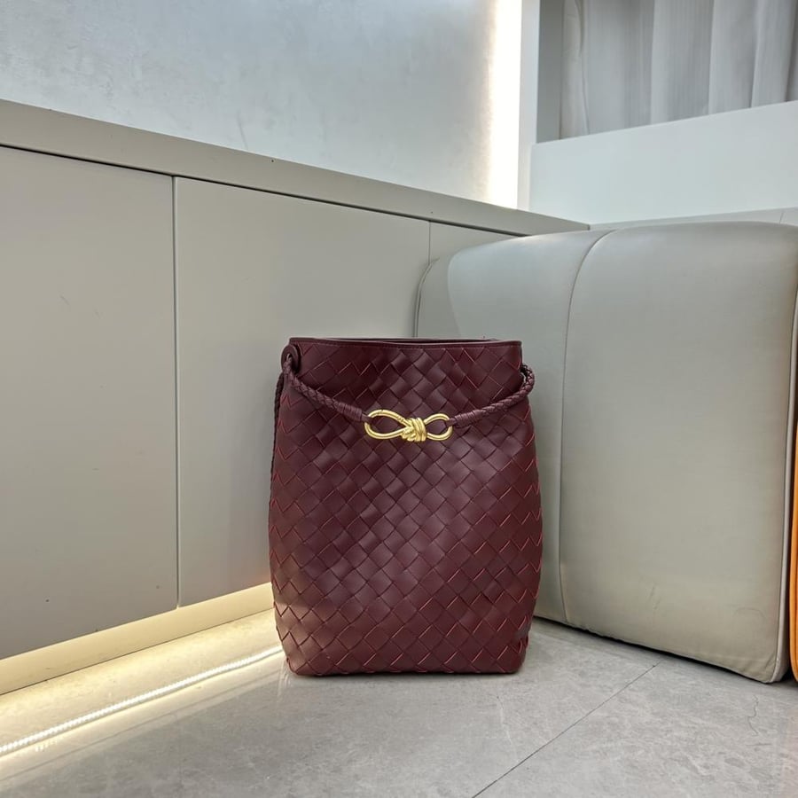 Bottega Veneta Andiamo New Bucket Bag 21cm
