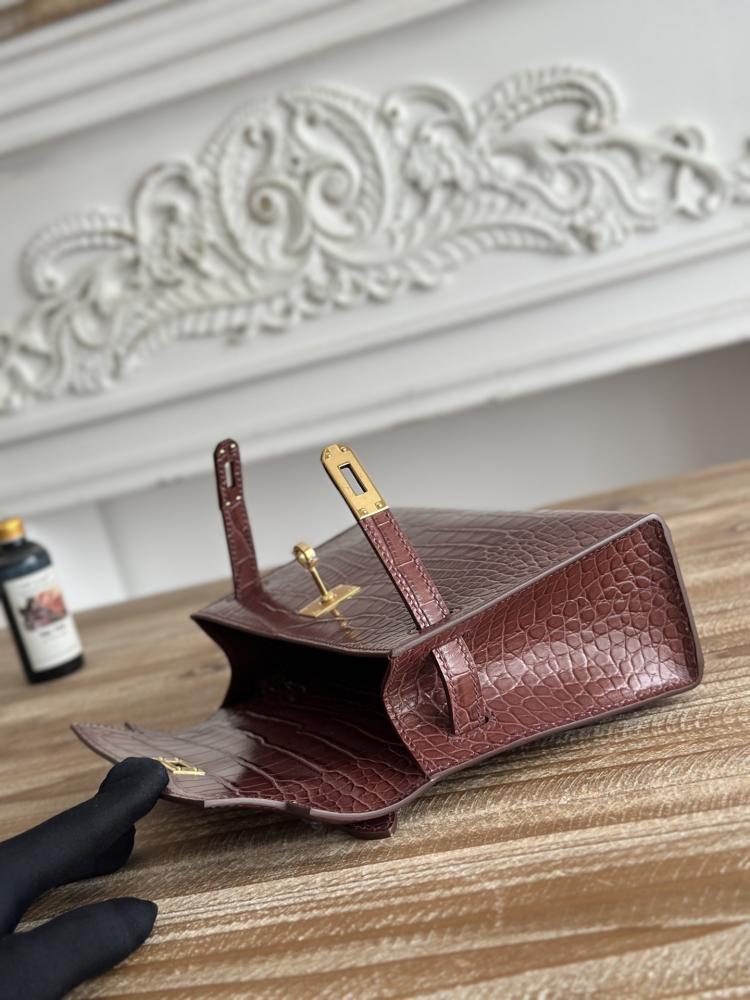 Hermes Kelly Mini Pochette 22cm - Burgundy / Gold Hardware