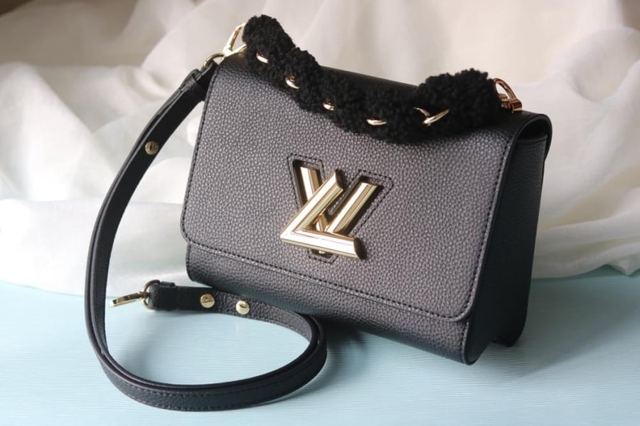 LV Twist Shearling Handle 23cm