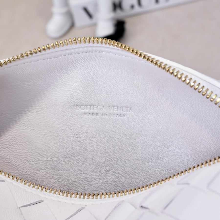 BV Wallace Shoulder Bag 22cm