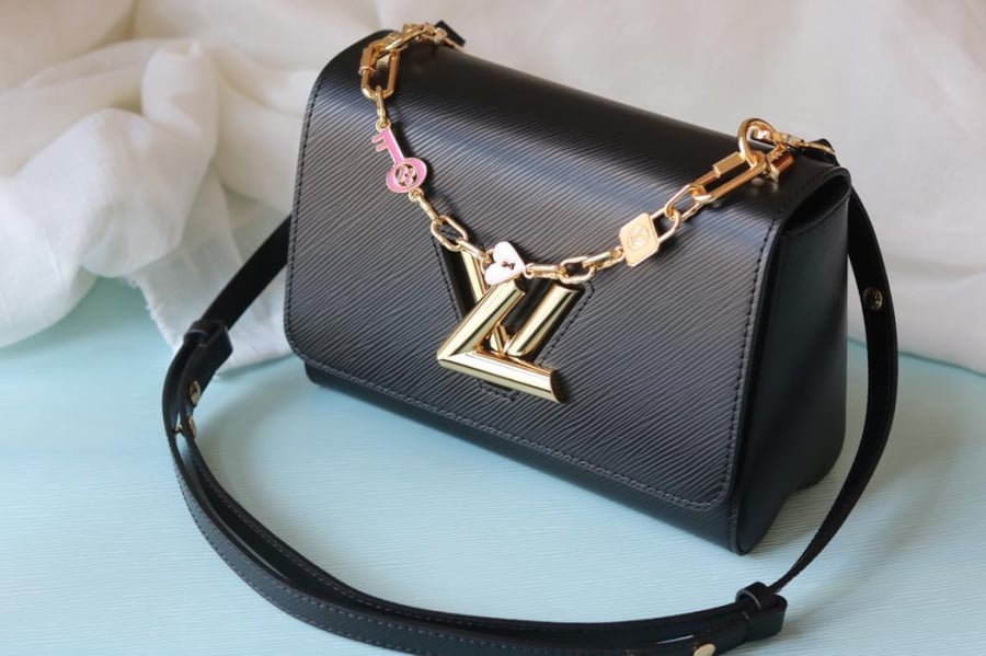 LV Twist Charms Chain 23cm