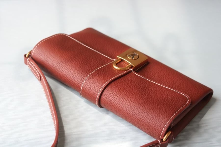 LV Lockme Chain Wallet 22cm