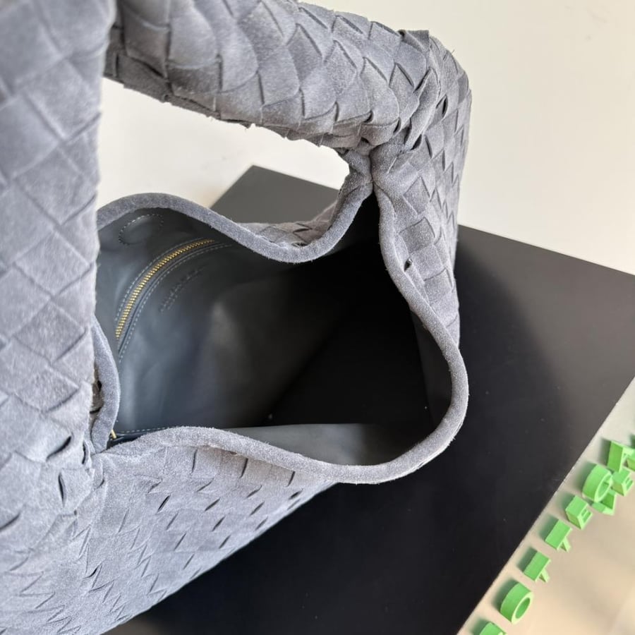 BV New Medium Hop Bag 46cm (Suede)