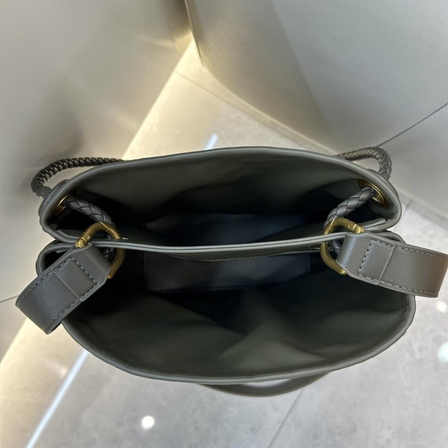 Bottega Veneta Andiamo New Bucket Bag 21cm