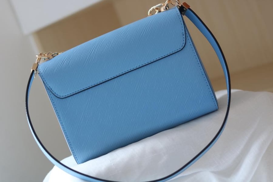 LV Twist Monogram Chain 23cm