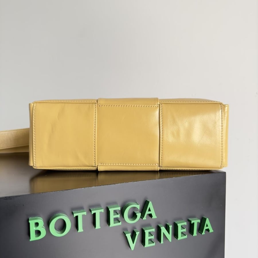 BV Small Arco Camera Bag 28cm