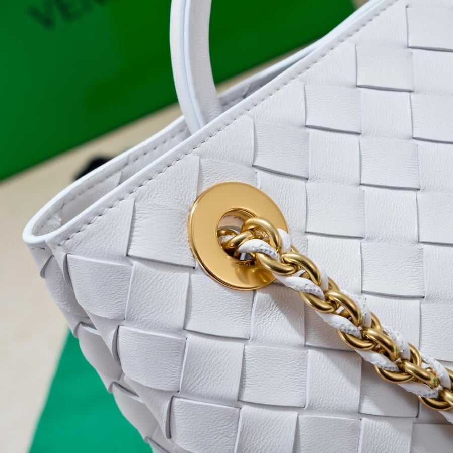 BV Small Andiamo Chain Bag 25cm
