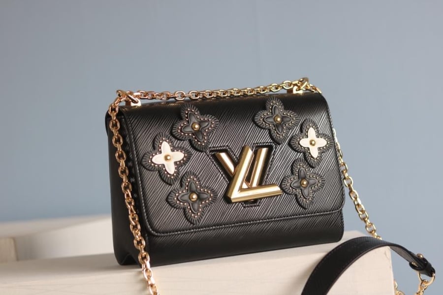 LV Twist Embellished 23cm