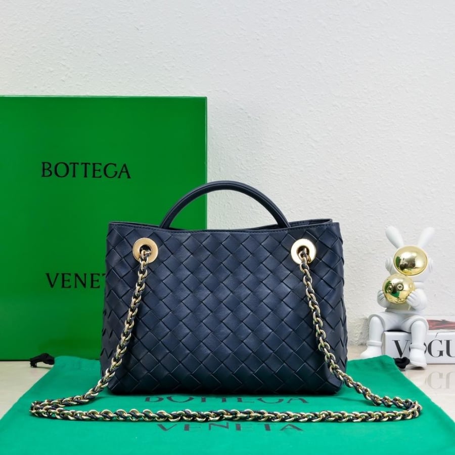 BV Small Andiamo Chain Bag 25cm