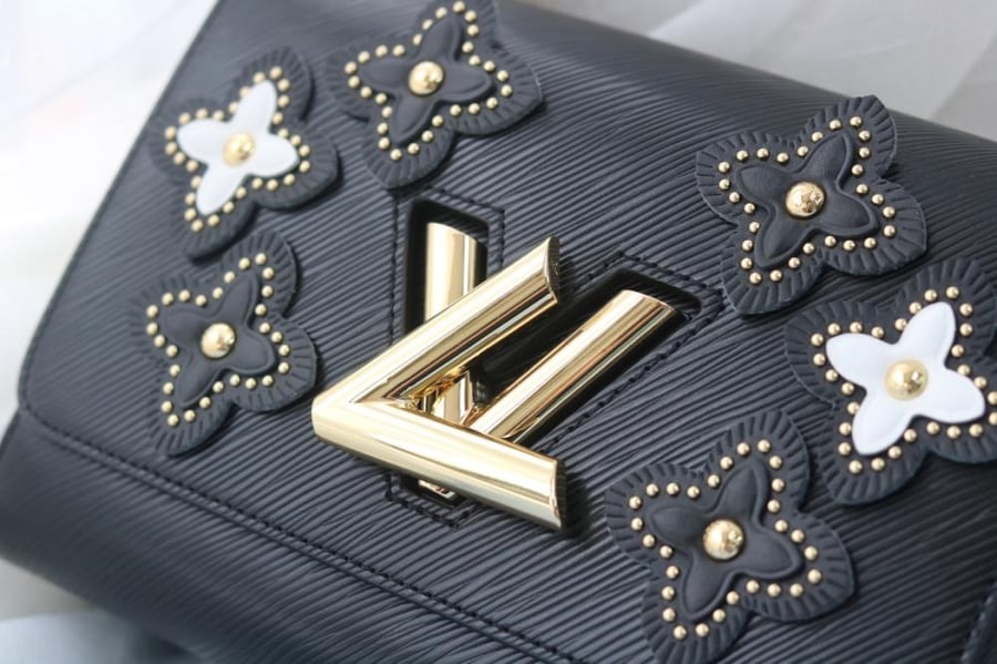 LV Twist Embellished 23cm