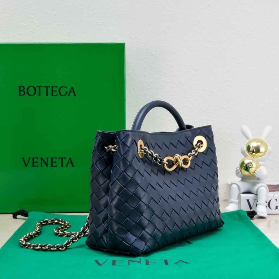 BV Small Andiamo Chain Bag 25cm