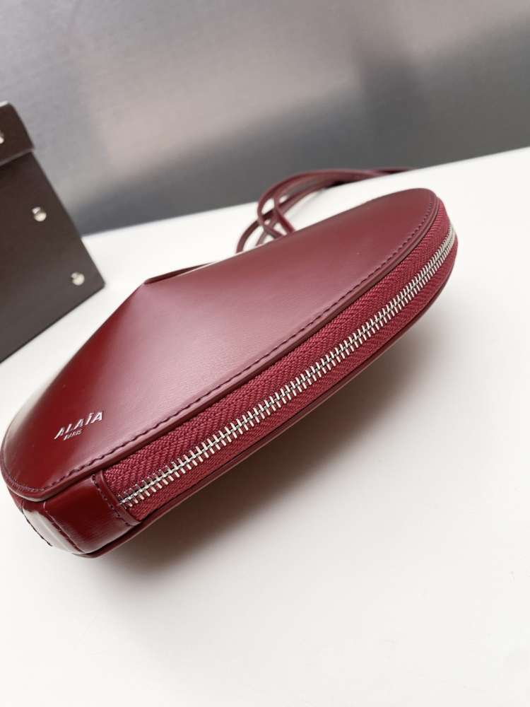 شنطة علايا لو كوار لون احمر عنابي
